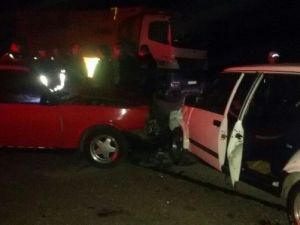 İki Otomobil Kafa Kafaya Çarpıştı: 5 Yaralı