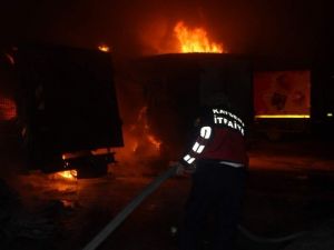 Kamyonetler Cayır Cayır Yandı