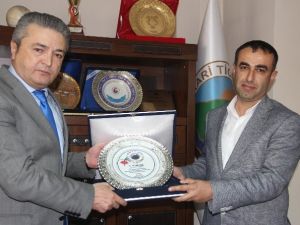 Hatso’dan Eğitime Katkıda Bulunan İş Adamlarına Plaket