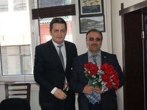 Müftü Arcaklıoğlu, Gül Dağıttı