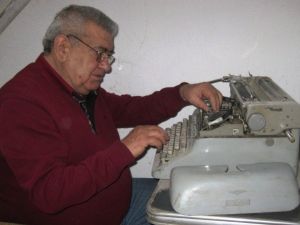 Emekli Öğretmenin Daktilo Aşkı