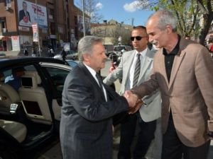 Vali Kahraman’dan Türkiye Gazetesi Köşe Yazarı Hikmet Köksal’a Ziyaret