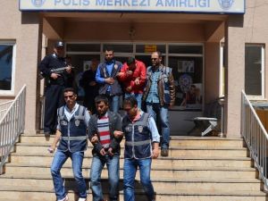 Kiraladıkları Otoları Satmaya Çalışırken Yakalandılar