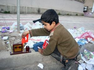 Suriyeli Çocuğun Türk Bayrağı Aşkı