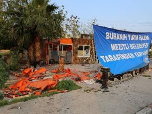 Mezitli’de Yeşil Alanlardaki Ticari İşletmelerin Yıkımı Sürüyor