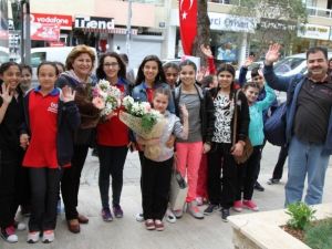 İzmir’de Uluslararası Çocuk Şenliği Başladı