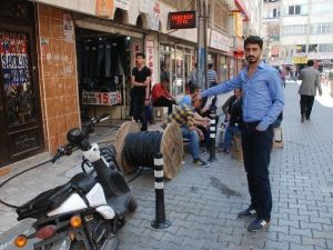 İskenderun’da Telefon Ve İnternet Gitti, Esnaf İsyan Etti