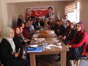 AK Partili Kadınlardan Kaynaşma Ve Dayanışma Toplantısı