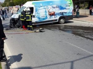 Yayaya Vurmamak İsterken Aydınlatma Direğine Çarptı