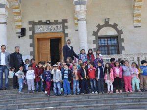 Anaokulu Öğrencileri Camiyi Gezdi