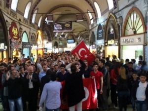 Kapalı Çarşı Esnafı Tahliye Kararını Protesto Etti