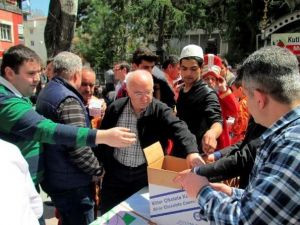 Isparta Belediyesi Kandil Simidi Dağıttı