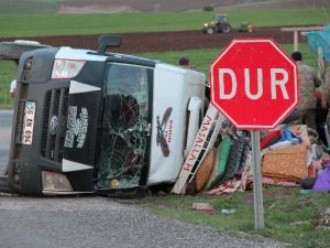 Elazığ’da Minibüs Devrildi: 22 Yaralı