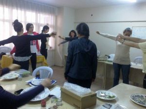 İzmek, Öğrencilere Destek Olmaya Devam Ediyor