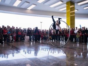 Catwallakrobats’ın Türkiye’deki İlk Gösterisine Büyük İlgi