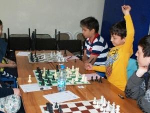 Öğrenciler Satranç Turnuvasında