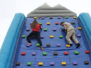 Ayvalık, 23 Nisan Bayramını Bayram Havasında Kutlamaya Hazırlanıyorlar