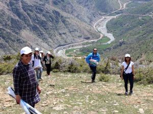Eğitim Gönüllüleri Komk Kilisesine Yürüyüş Yaptı