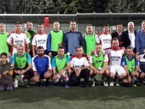 Basınspor-emniyetspor Maçında Dostluk Kazandı