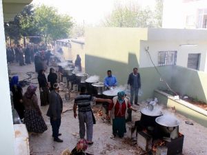 Elbeyli’de Yedi Bin Kişiye Yemek Dağıtıldı