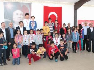 Ulusal Egemenlik Ve Çocuk Bayramı Satranç Turnuvası Sona Erdi