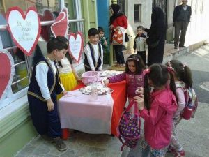 Minikler Kutlu Doğum Haftasını Arkadaşlarıyla Kutladı