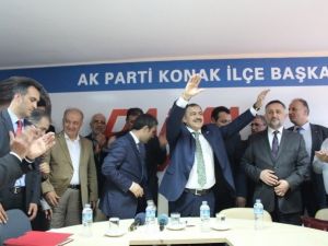 Bakan Eroğlu, Sünnet Olacak Çocukların Kıyafetleri İçin Ölçülerini Aldı