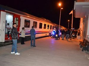 Trene Taşlı Saldırı