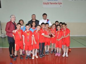 Ürgüp’te Mendil Kapmaca Ve Seksek Turnuvası