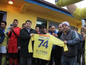Şampiyon Ulus Çınarspor’dan Milletvekili Tunç’a Forma
