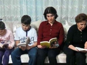 Başarı İçin Öğretmen, Öğrenci, Veli Birlikte Okuyor