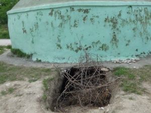 ’Define Var’ Diye Türbenin Altına Tünel Kazdılar