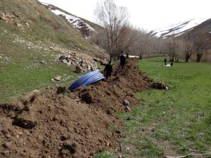 Vaski Ekiplerinden Zorlu İçme Suyu Çalışması