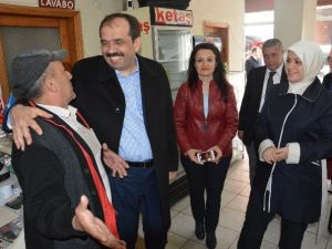 AK Parti Trabzon Milletvekili Adayları Muhammet Balta Ve Ayse Sula Köseoğlu Pazarcı Esnafı İle Buluştu