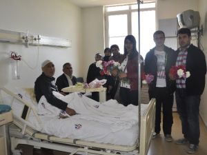 Gençlerden Onkoloji’ye Ziyaret