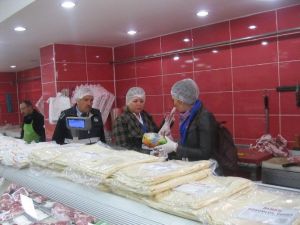 Büyükşehir Belediye Ekipleri ET Satış Reyonlarını Denetledi