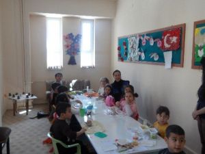 Polisler, Minik Öğrencilere Trafik Kurallarını Anlattı