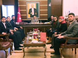 Gençlerden Vali Coş’a Ziyaret