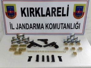 Kırklareli’nde Bir Otomobilde Silah Ve Fişekler Ele Geçirildi