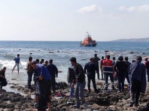 Mültecileri Taşıyan Gemi Rodos Açıklarında Karaya Oturdu: 3 Ölü