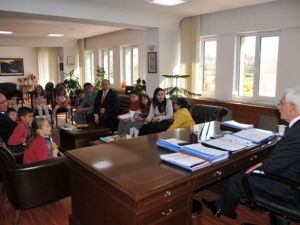 Minik Öğrencilerden Vali Koca’ya Ziyaret