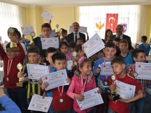 23 Nisan Satranç Turnuvası Ödülleri Verildi