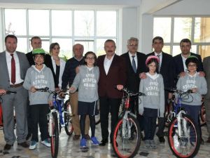 İzmit Belediyesi Özel- Devlet Okulu Ayrımı Yapmıyor