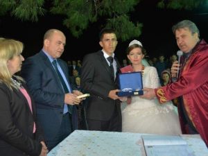 Başkan Çerçi Önce Nikah Kıydı, Sonra Harmandalı Oynadı