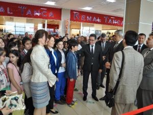 Mehmet Akif Ersoy Ortaoklu’ndan 23 Nisan Sergisi