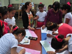 Suriyeli Çocuklar Yaşadıklarını Resimlerle Anlattı