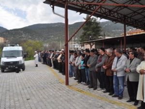 Baba-oğlu Yan Yana Defnedildi