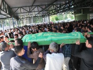 Tarsus’taki Feci Kazada Ölen 5 Kişi Toprağa Verildi