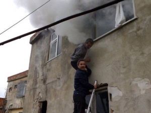 Sobadan Çıkan Kıvılcım Evin İçini Küle Çevirdi