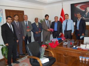 Samsat Müftülüğü’nden Gül Ve Kitap Takdimi